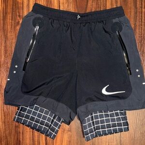 Off white x Nike shorts
Small 
Black